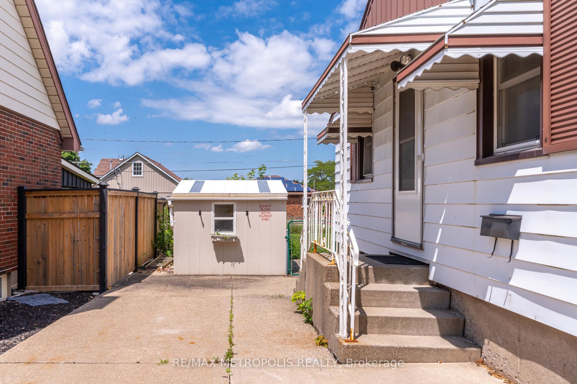 Photo 3 of 76 Albert Street W, Thorold, Thorold Downtown — HOMEH
