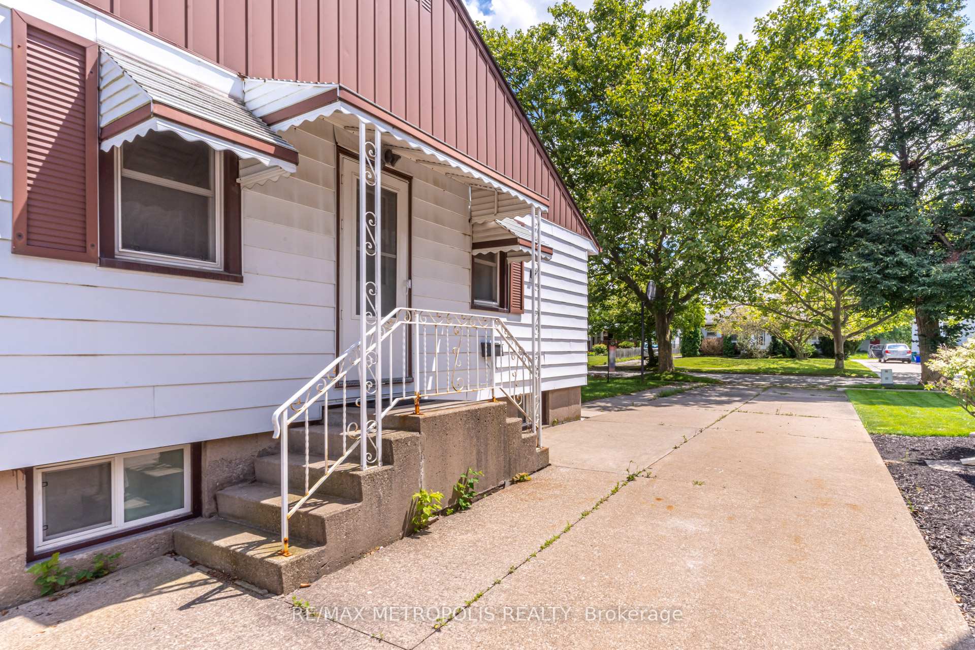 Photo 4 of 76 Albert Street W, Thorold, Thorold Downtown — HOMEH