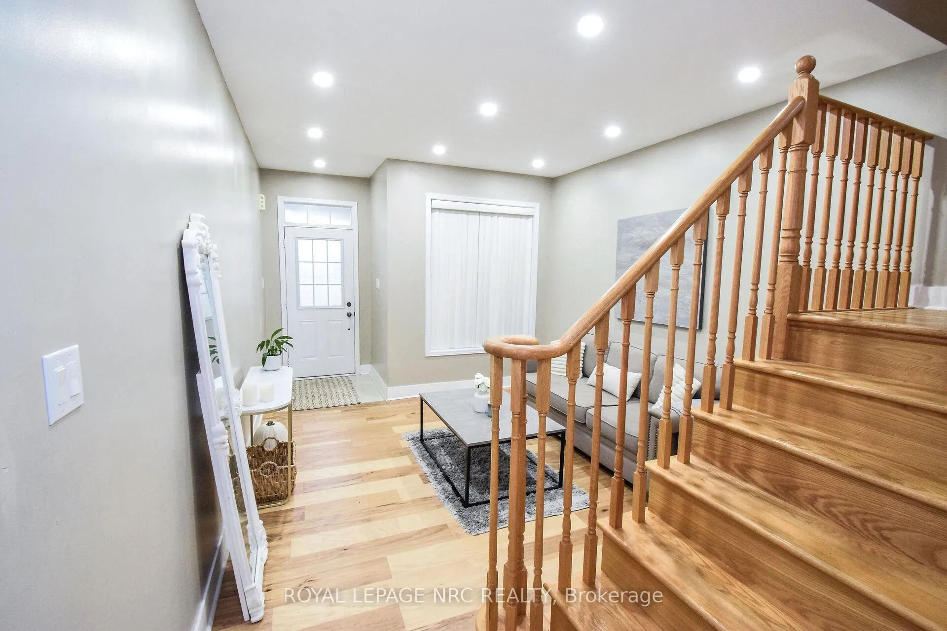 Photo 7 of 7794 Sassafras Trail, Niagara Falls, Brown — HOMEH