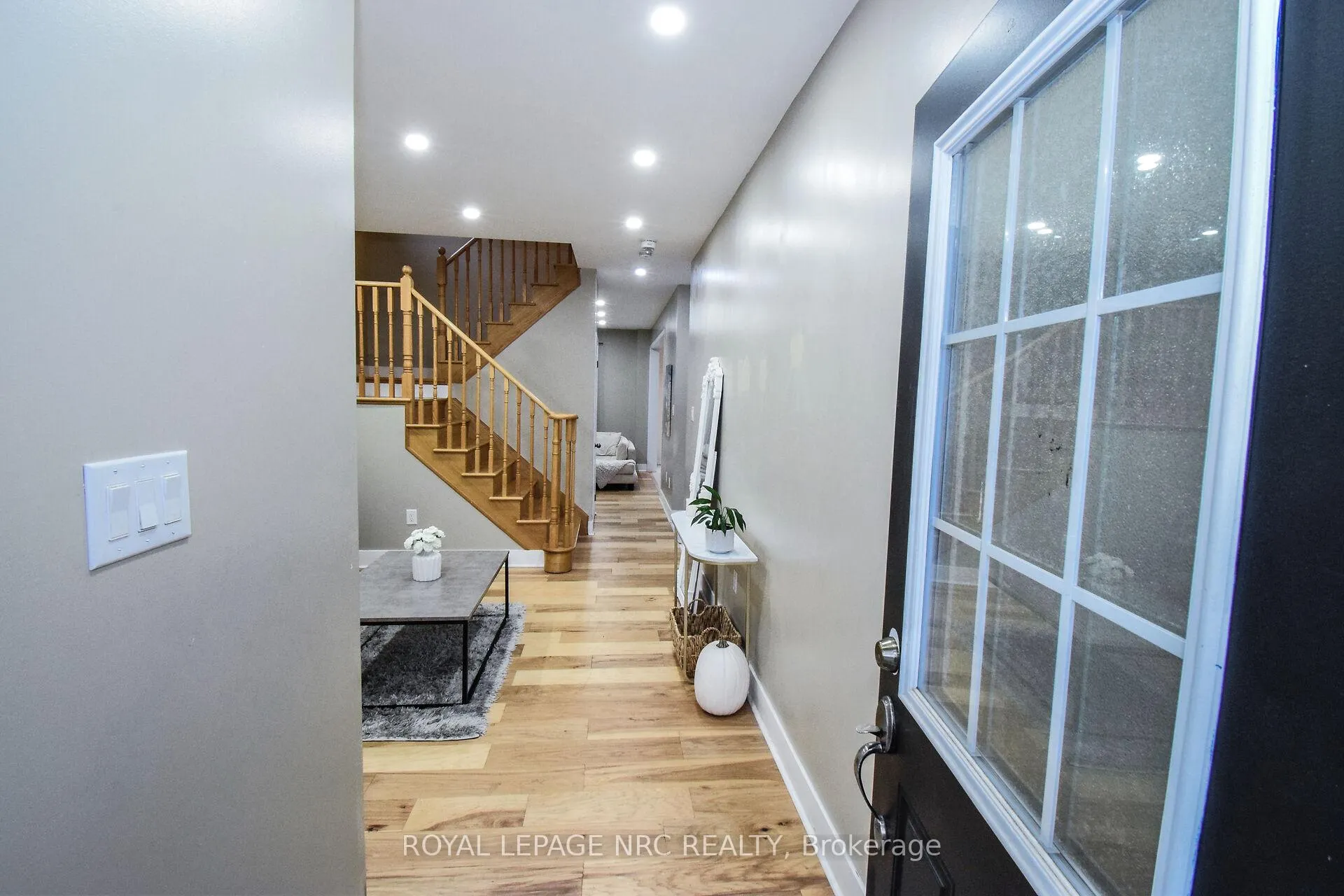 Photo 16 of 7794 Sassafras Trail, Niagara Falls, Brown — HOMEH