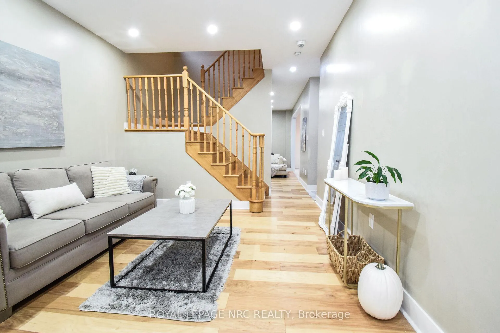 Photo 17 of 7794 Sassafras Trail, Niagara Falls, Brown — HOMEH