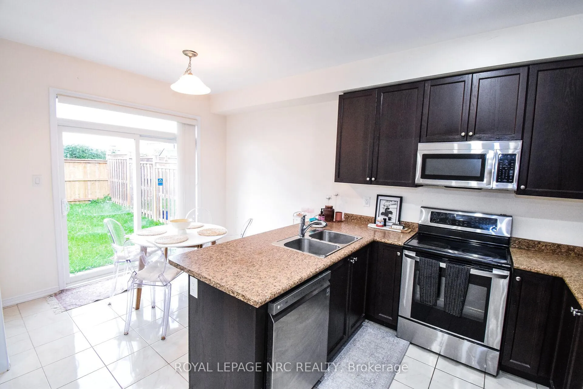 Photo 20 of 7794 Sassafras Trail, Niagara Falls, Brown — HOMEH