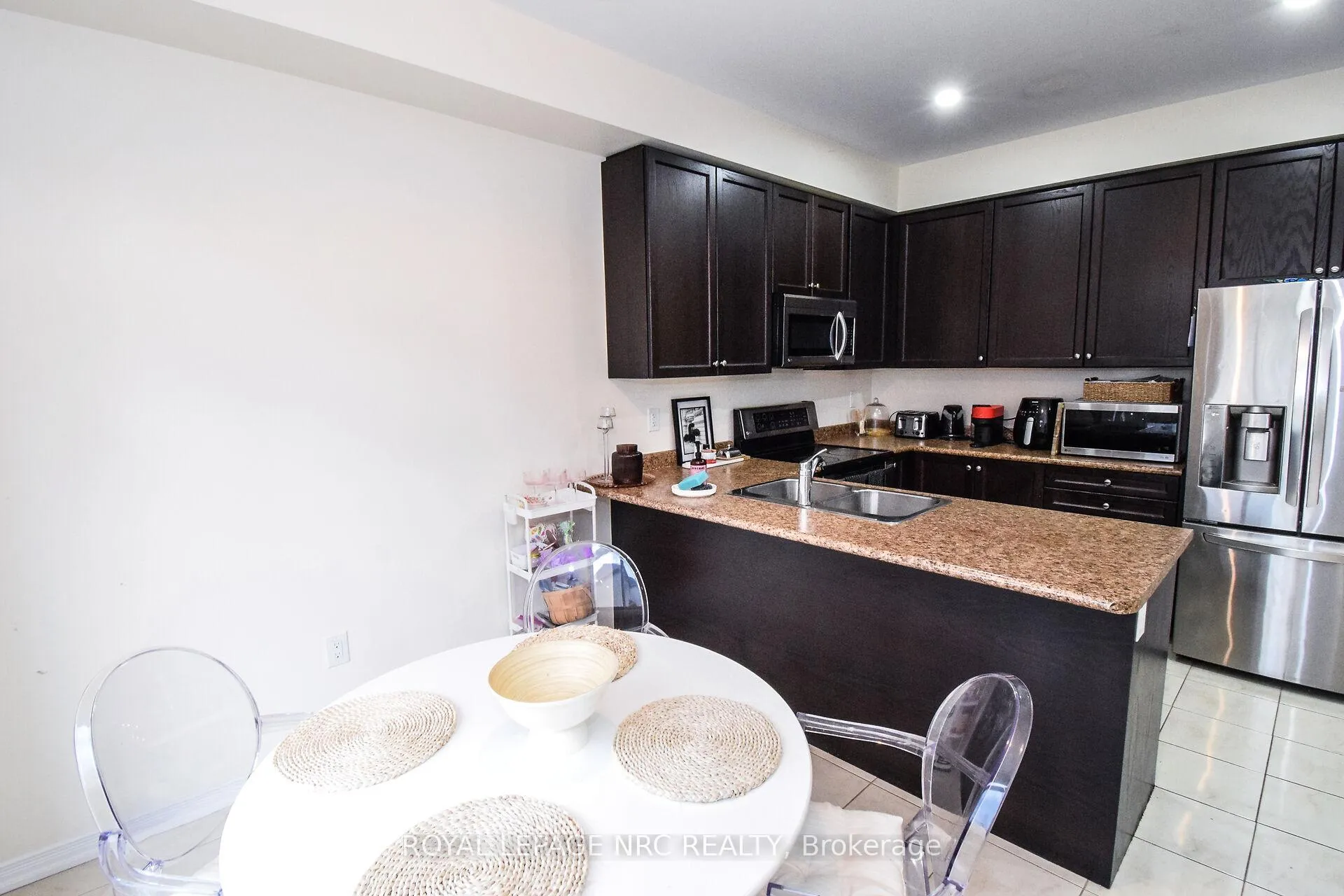 Photo 21 of 7794 Sassafras Trail, Niagara Falls, Brown — HOMEH