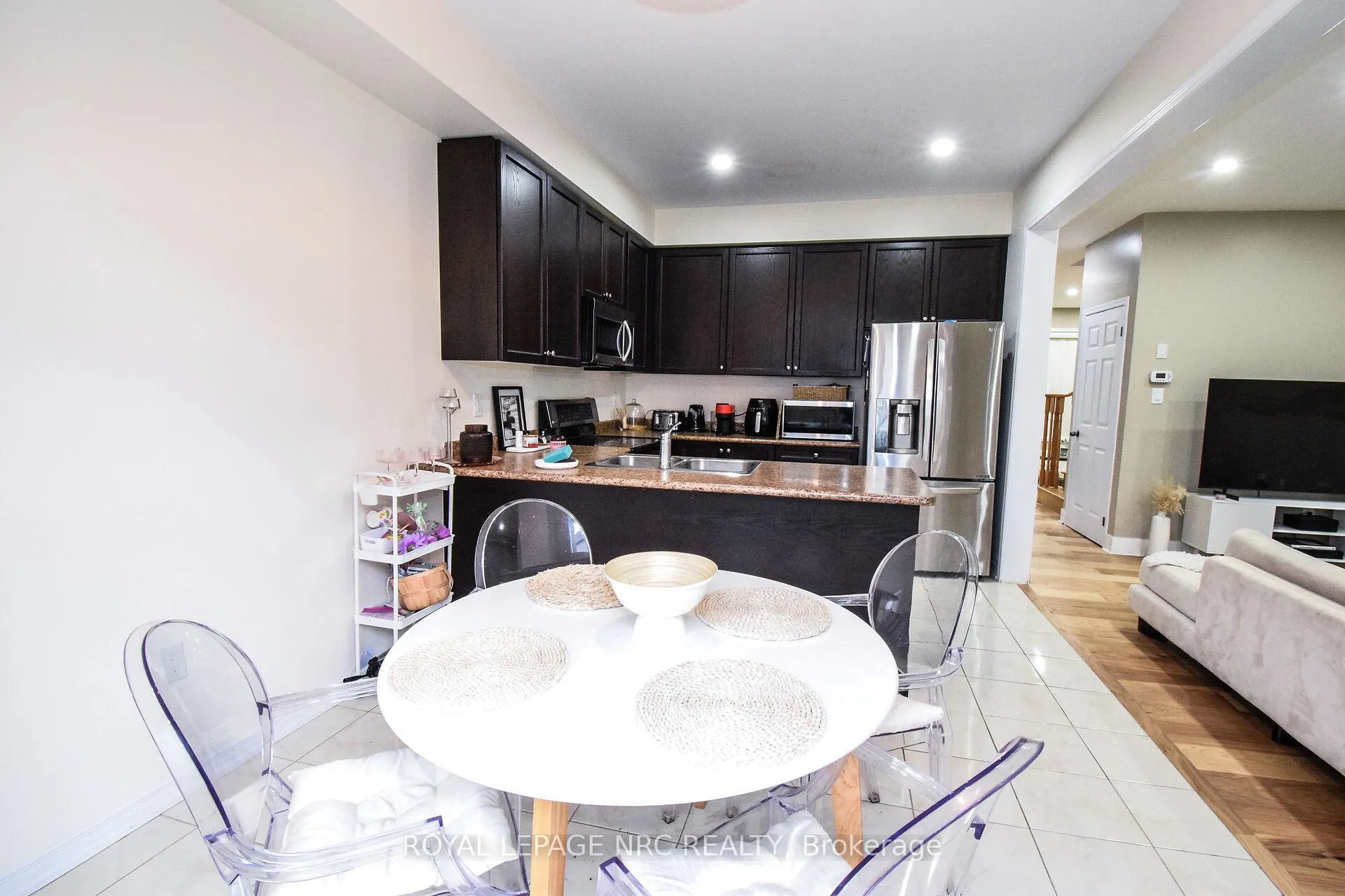 Photo 22 of 7794 Sassafras Trail, Niagara Falls, Brown — HOMEH
