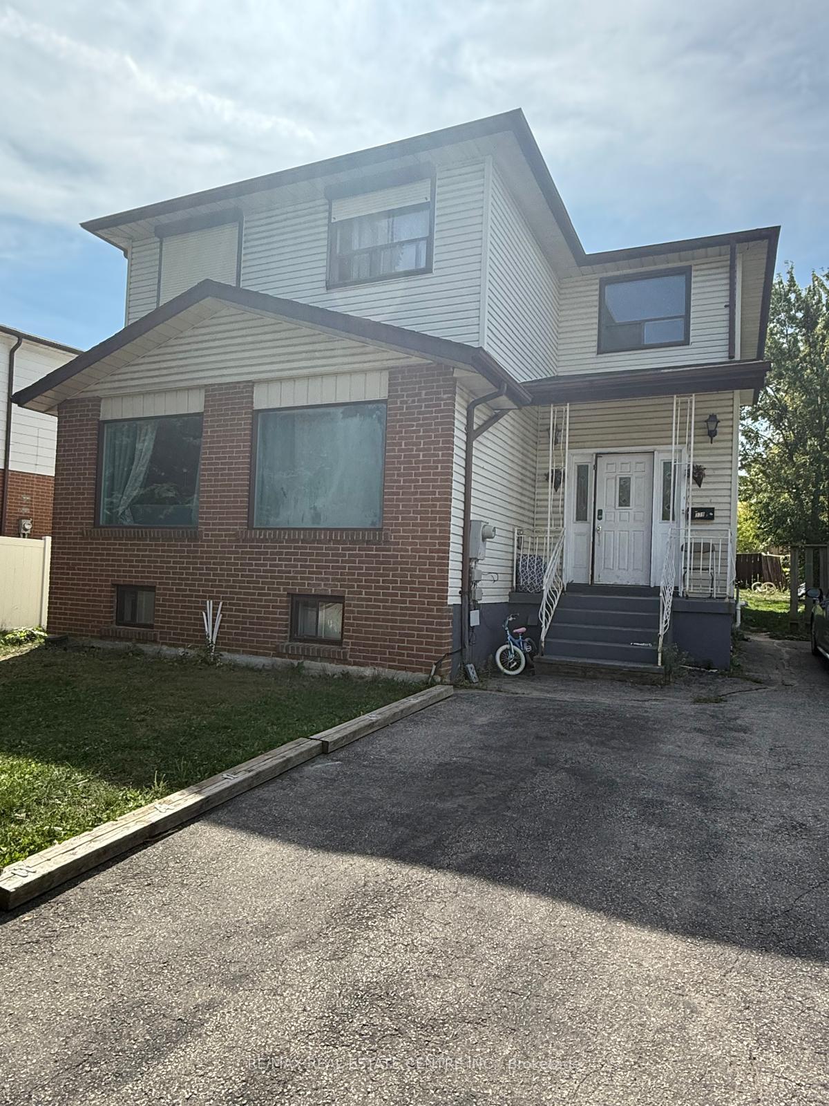 Photo 2 of 339 Burrows Hall Boulevard, Scarborough, Malvern — HOMEH