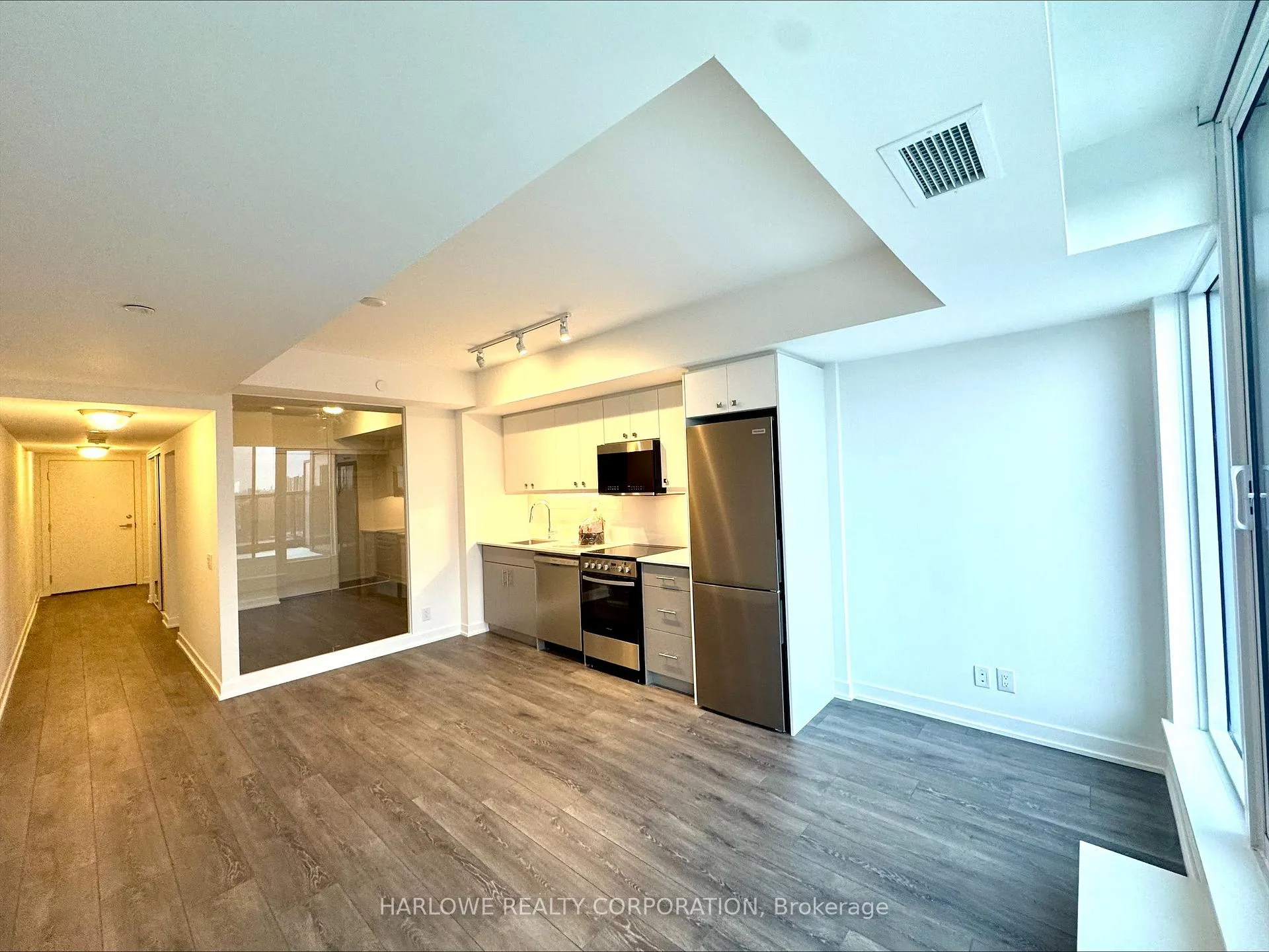Photo 2 of Unit 803, 2 Manderley Drive, Scarborough, Birchcliffe-Cliffside — HOMEH