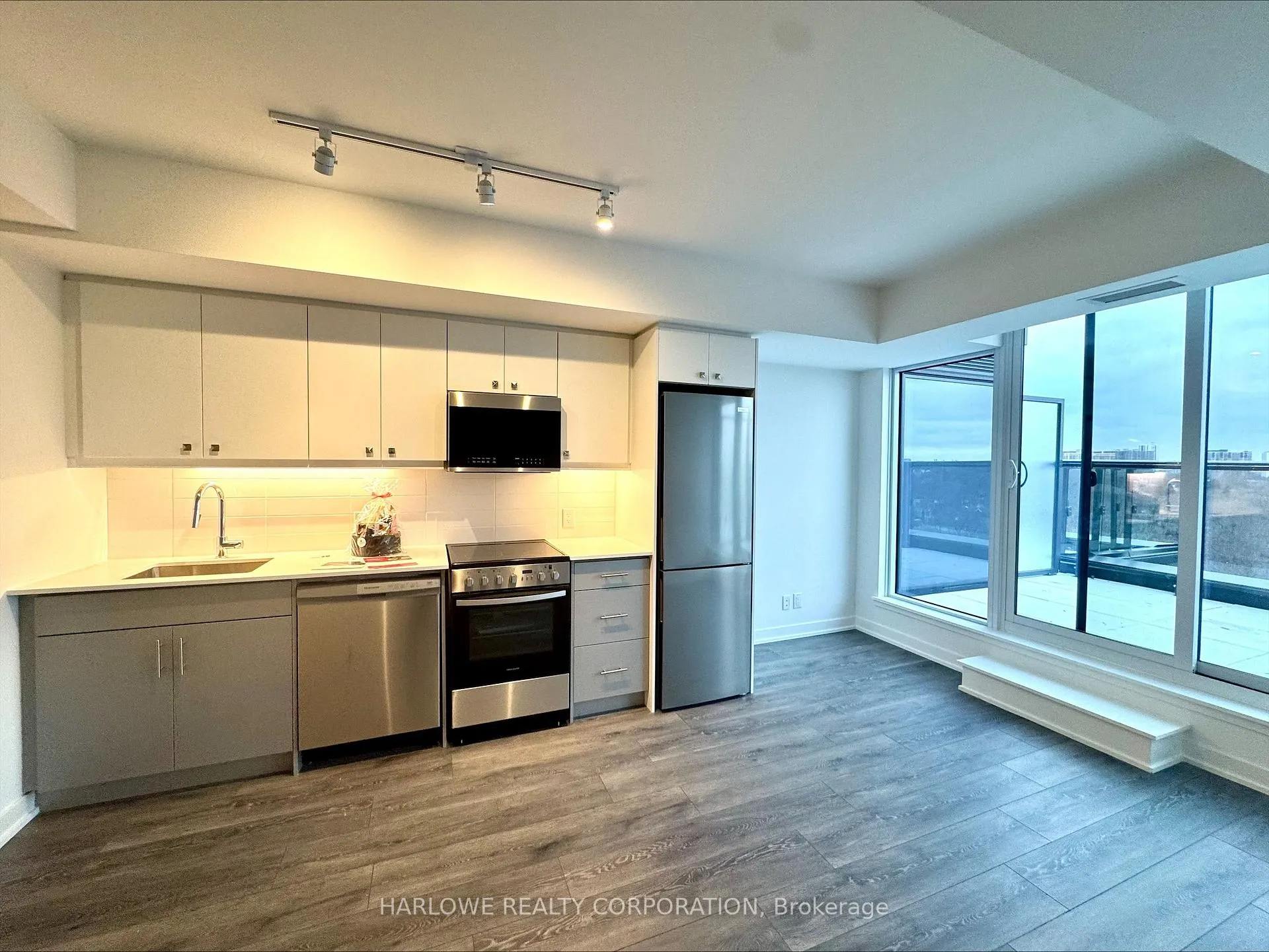 Photo 3 of Unit 803, 2 Manderley Drive, Scarborough, Birchcliffe-Cliffside — HOMEH