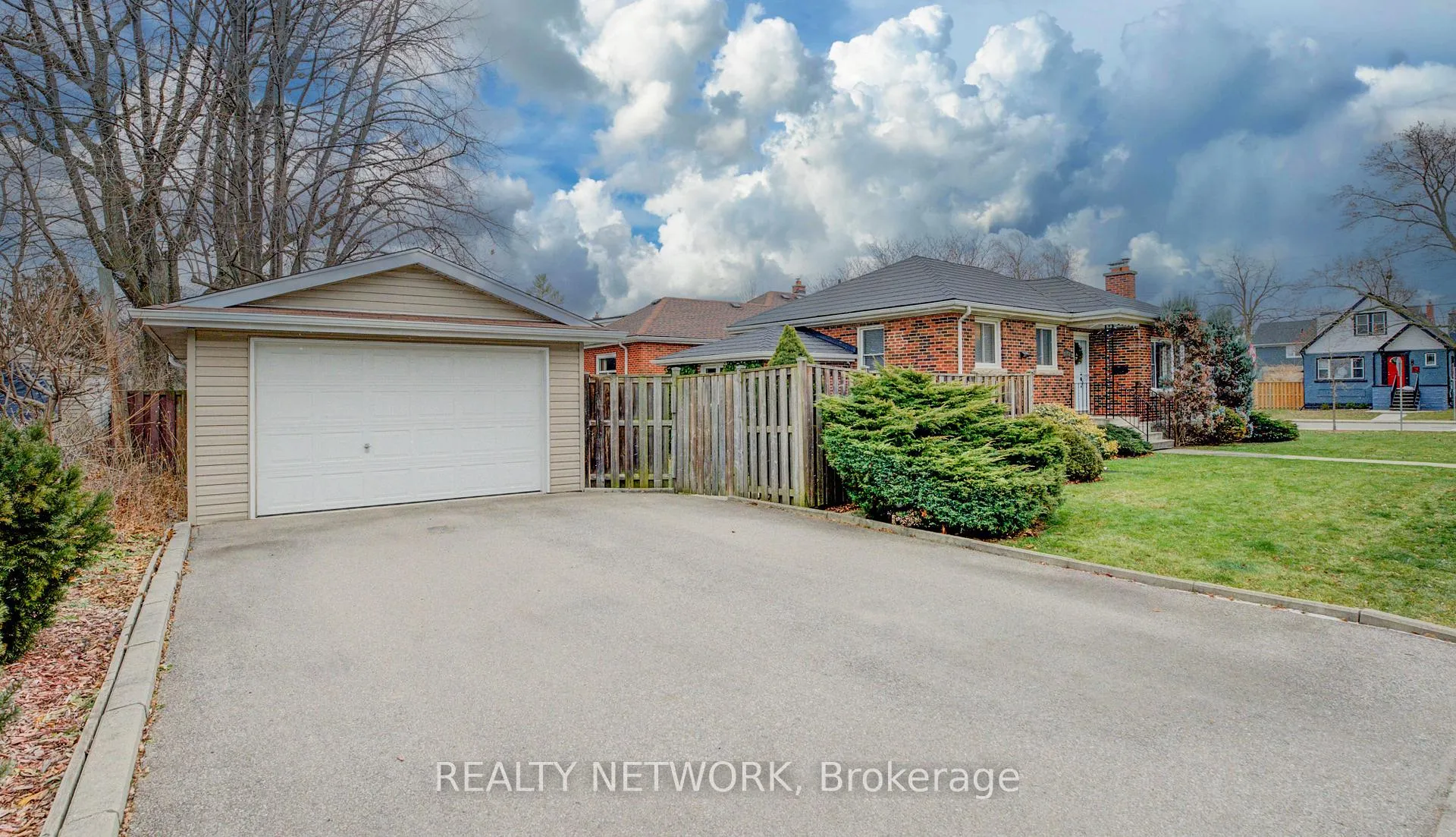 Photo 3 of 143 Rosedale Avenue, Hamilton, Rosedale — HOMEH