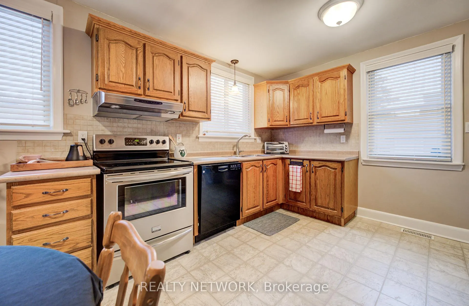 Photo 12 of 143 Rosedale Avenue, Hamilton, Rosedale — HOMEH