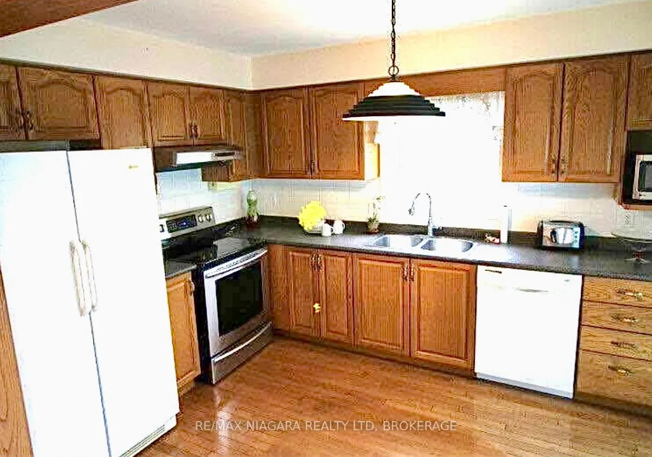 Photo 4 of 4860 Windgate Drive, Niagara Falls, Ascot — HOMEH