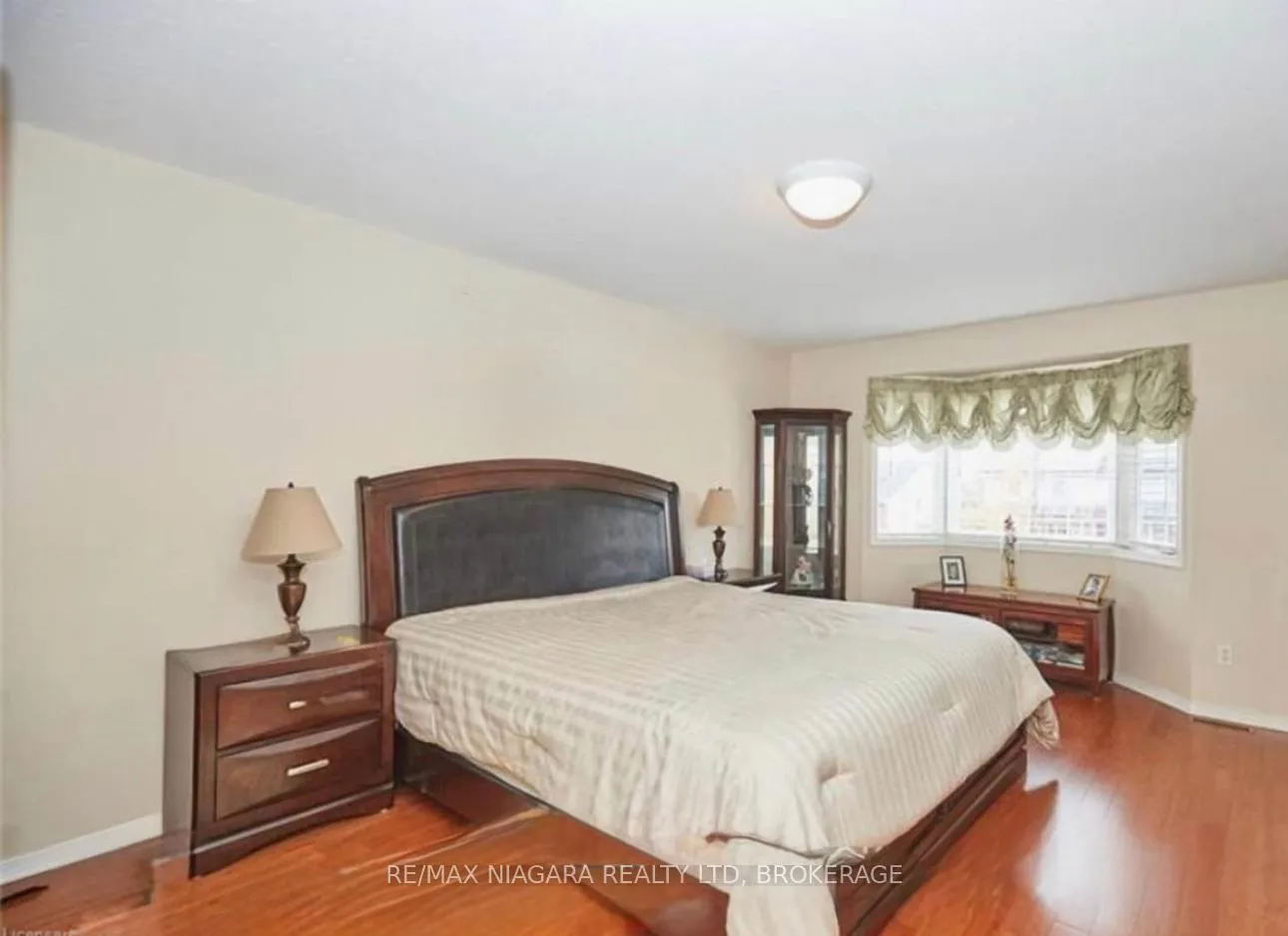 Photo 5 of 4860 Windgate Drive, Niagara Falls, Ascot — HOMEH