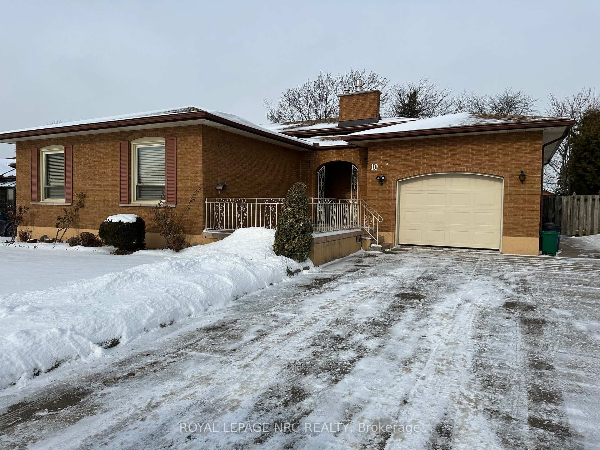 Photo 2 of 10 Mcdonagh Crescent, Thorold, Confederation Heights — HOMEH