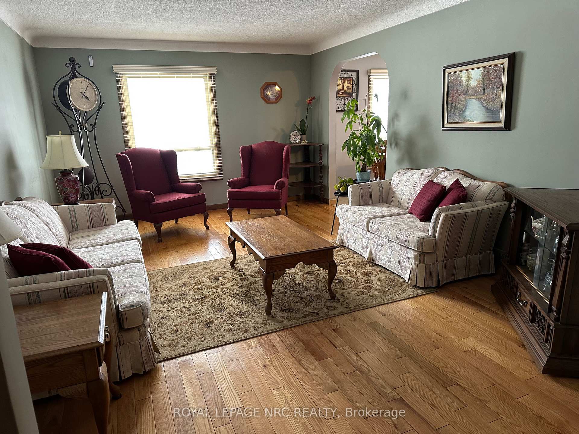 Photo 3 of 10 Mcdonagh Crescent, Thorold, Confederation Heights — HOMEH