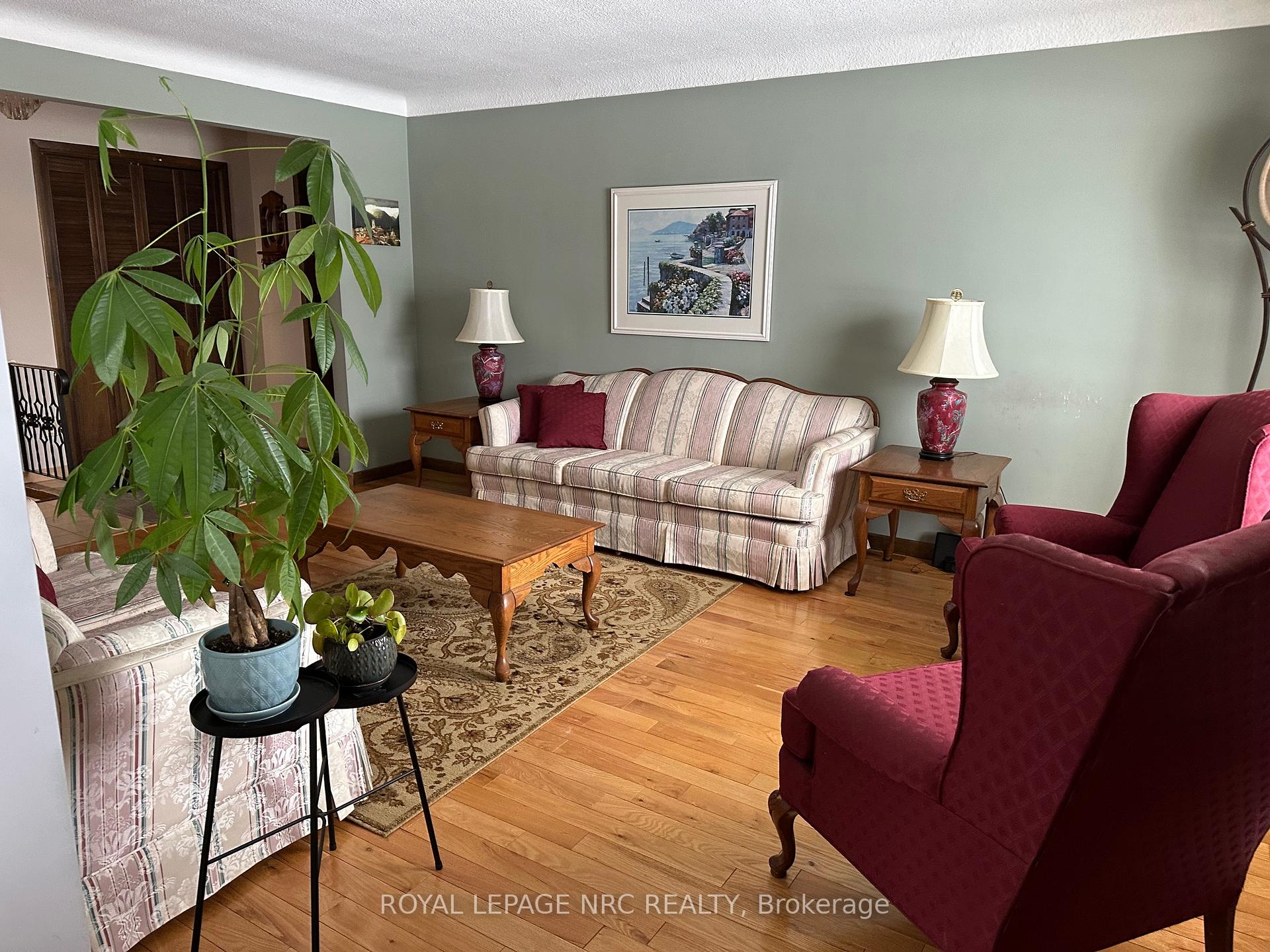 Photo 4 of 10 Mcdonagh Crescent, Thorold, Confederation Heights — HOMEH
