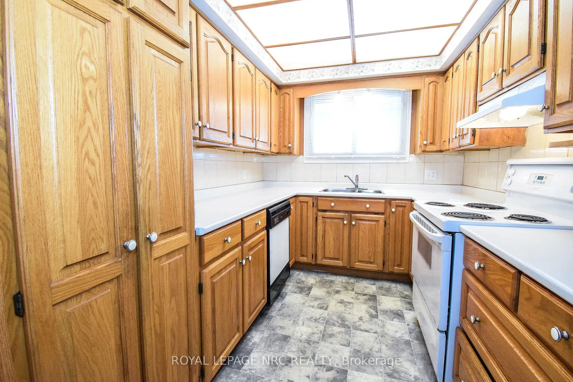 Photo 14 of 13 Westmount Crescent, Welland, Prince Charles — HOMEH
