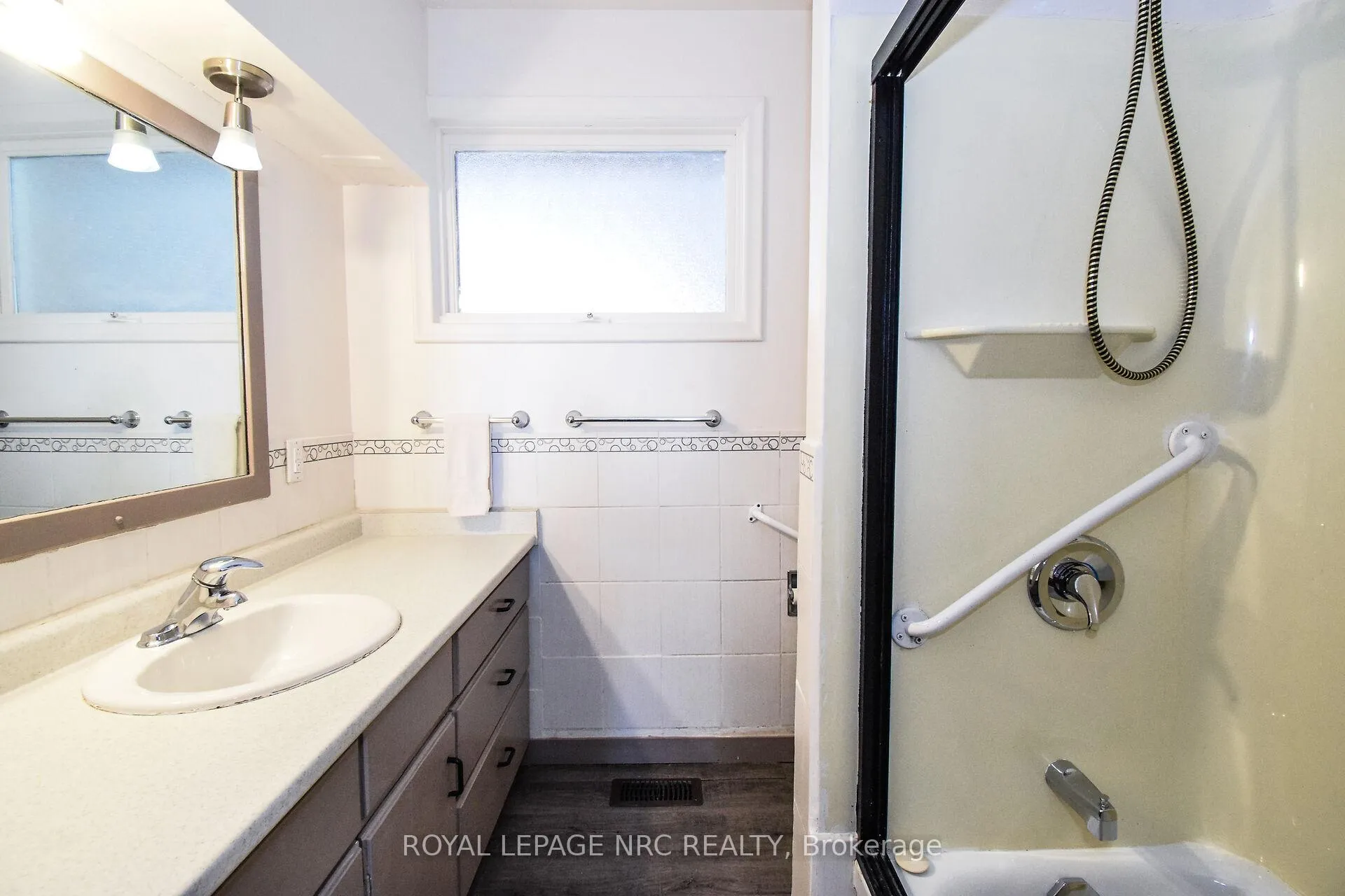 Photo 24 of 13 Westmount Crescent, Welland, Prince Charles — HOMEH