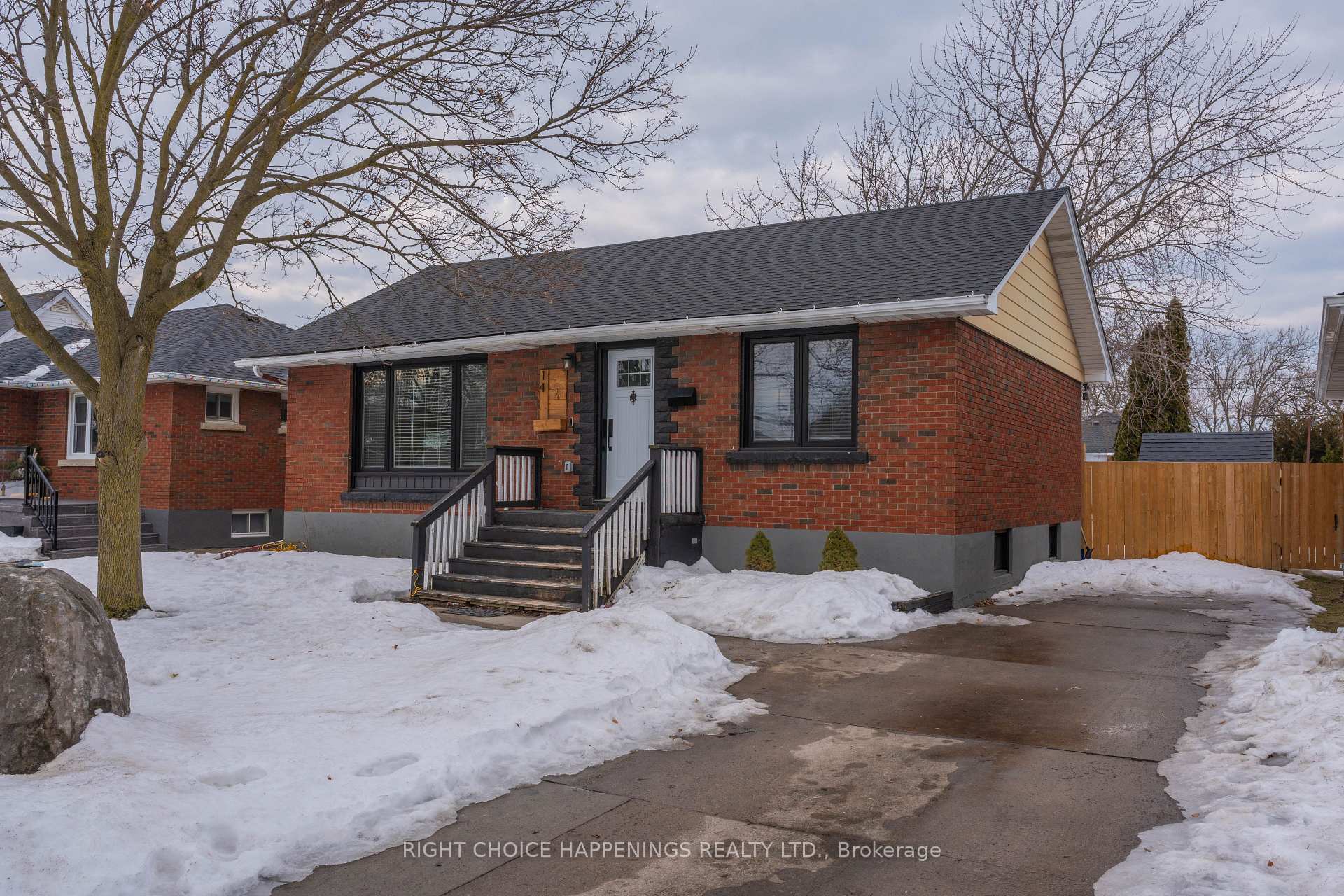 Photo 2 of 14 Thompson Avenue, Thorold, Thorold Downtown — HOMEH