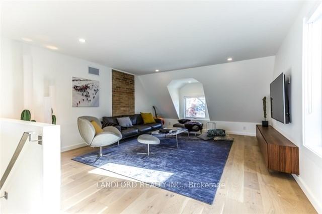 Photo 4 of Unit Upper, 182 Grace Street, Toronto, Palmerston-Little Italy — HOMEH