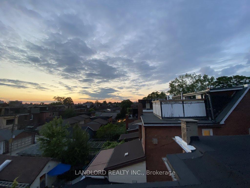 Photo 10 of Unit Upper, 182 Grace Street, Toronto, Palmerston-Little Italy — HOMEH