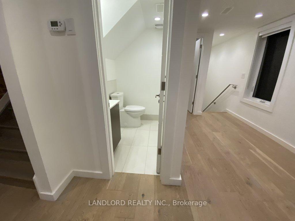 Photo 14 of Unit Upper, 182 Grace Street, Toronto, Palmerston-Little Italy — HOMEH