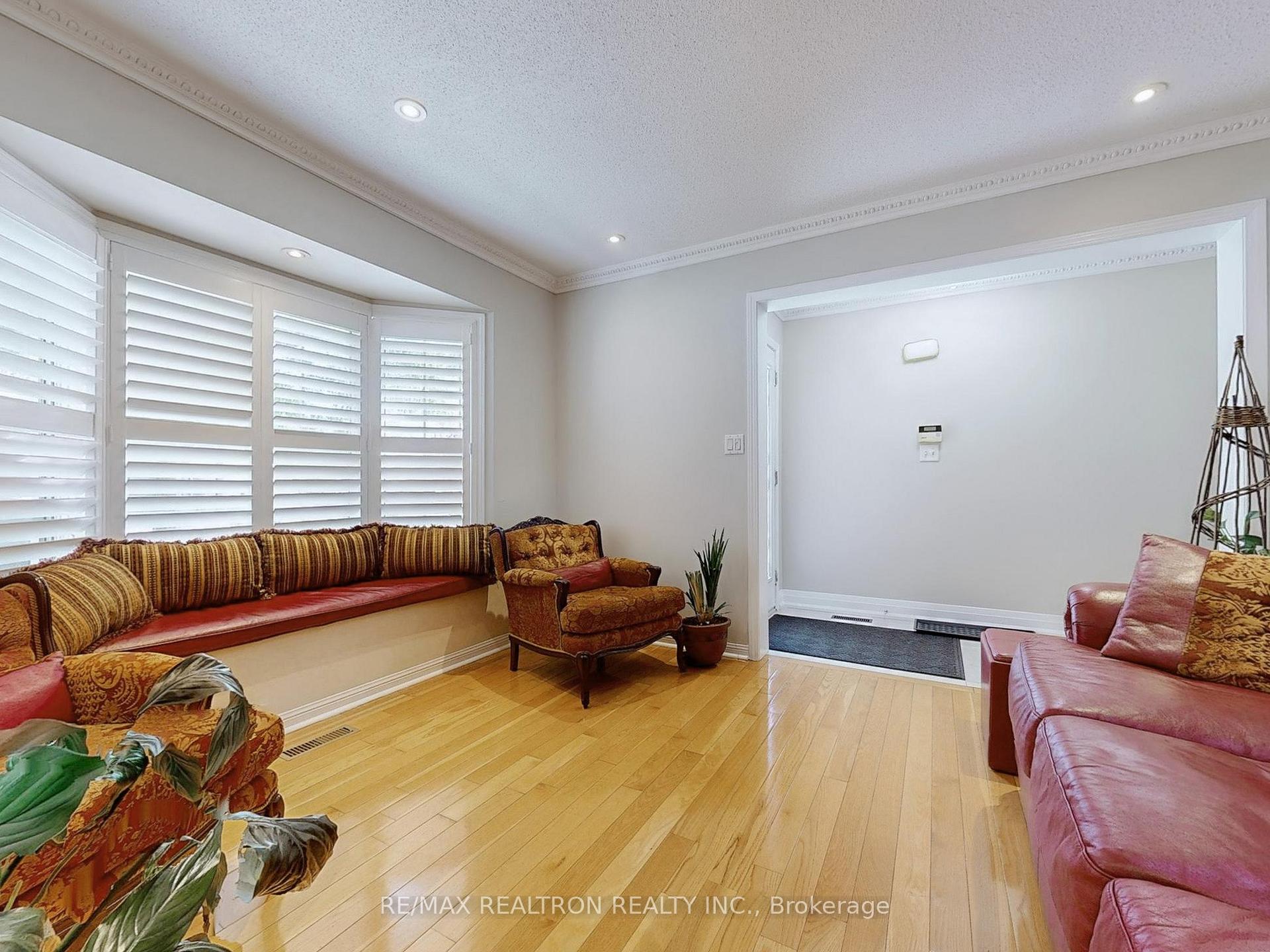 Photo 4 of 47 Skipperhill Crescent, Scarborough, Rouge — HOMEH