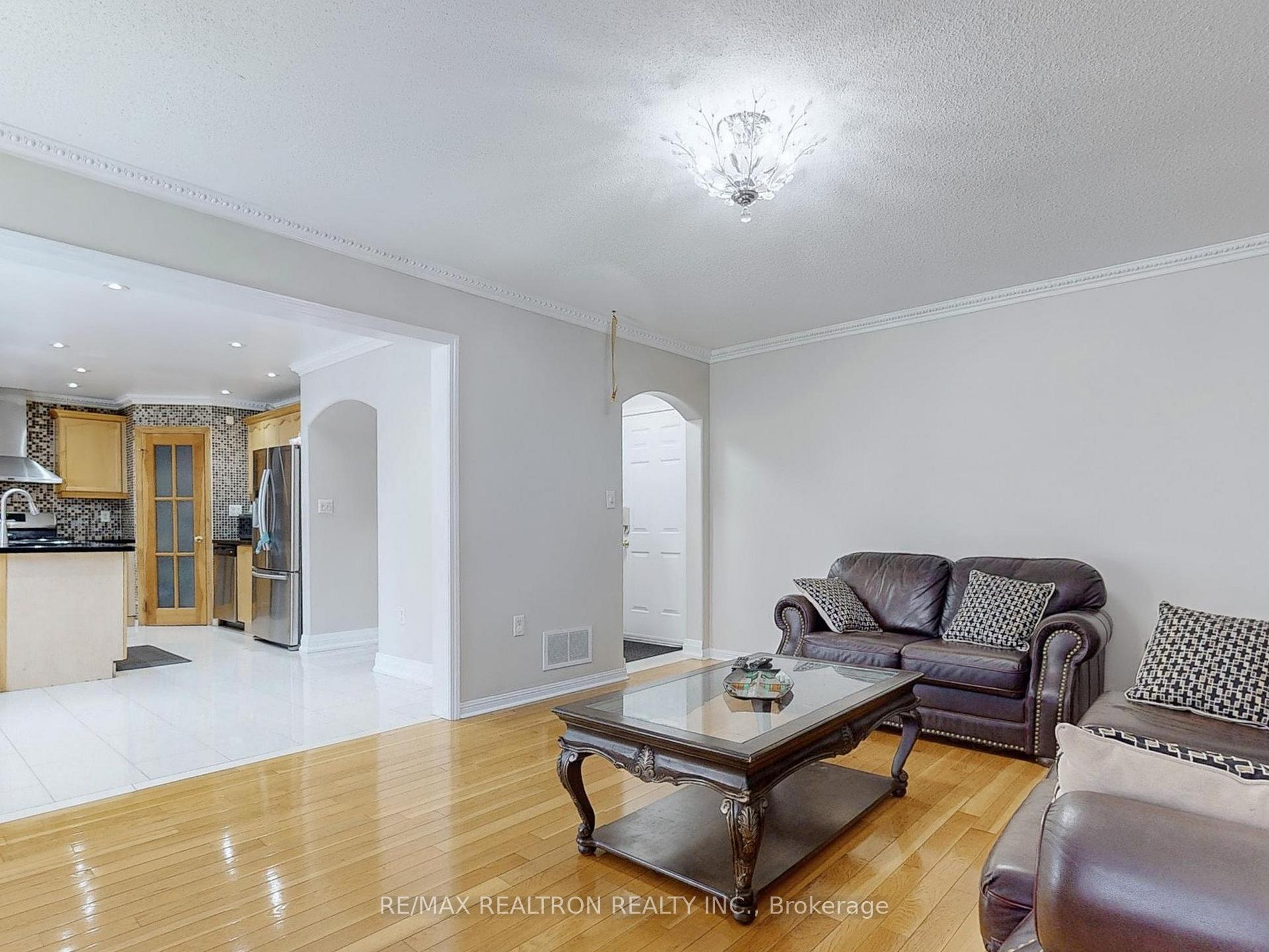 Photo 8 of 47 Skipperhill Crescent, Scarborough, Rouge — HOMEH