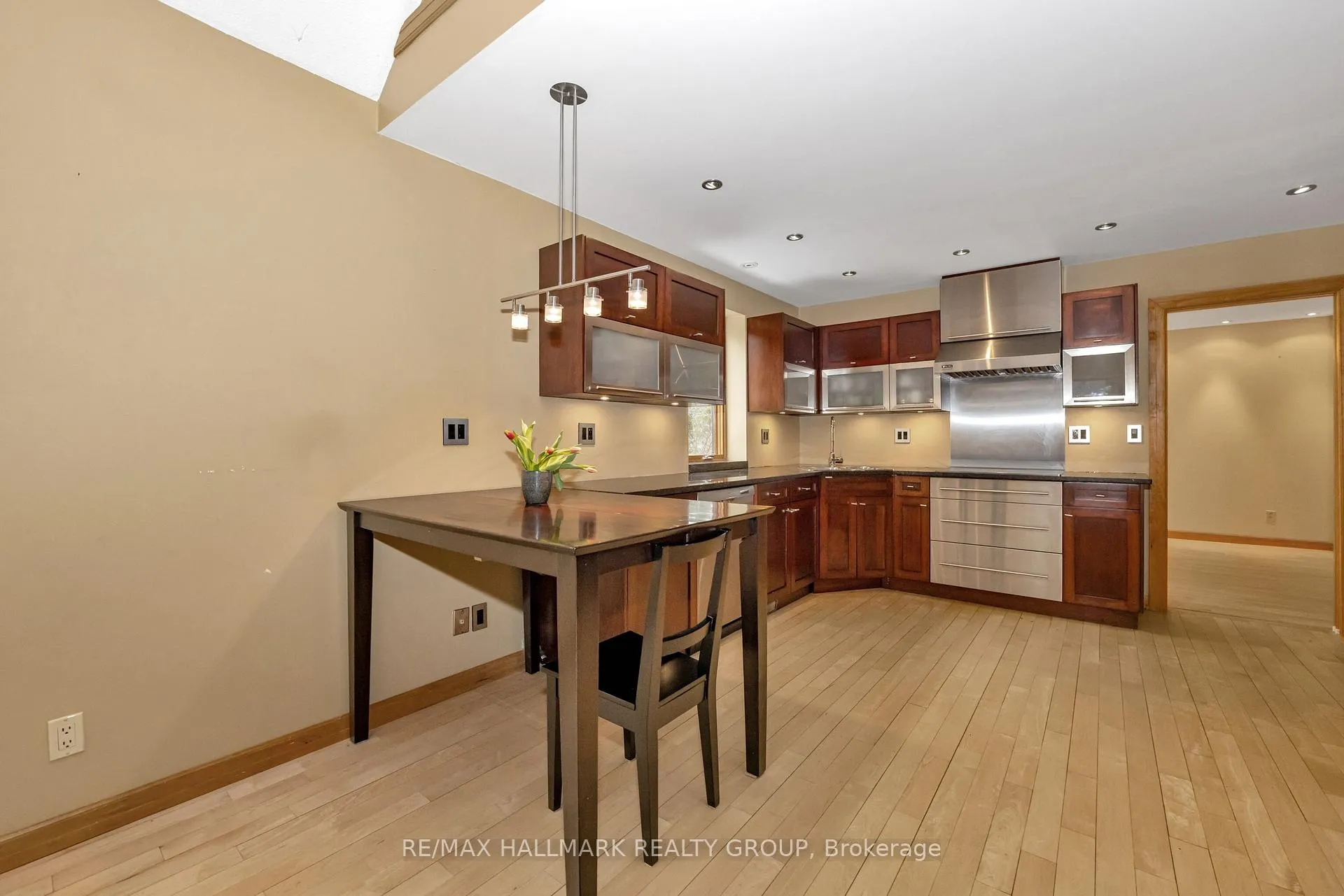 Photo 137 of 42 Twilight (Davidson) Crescent, Ottawa, Rothwell Heights — HOMEH