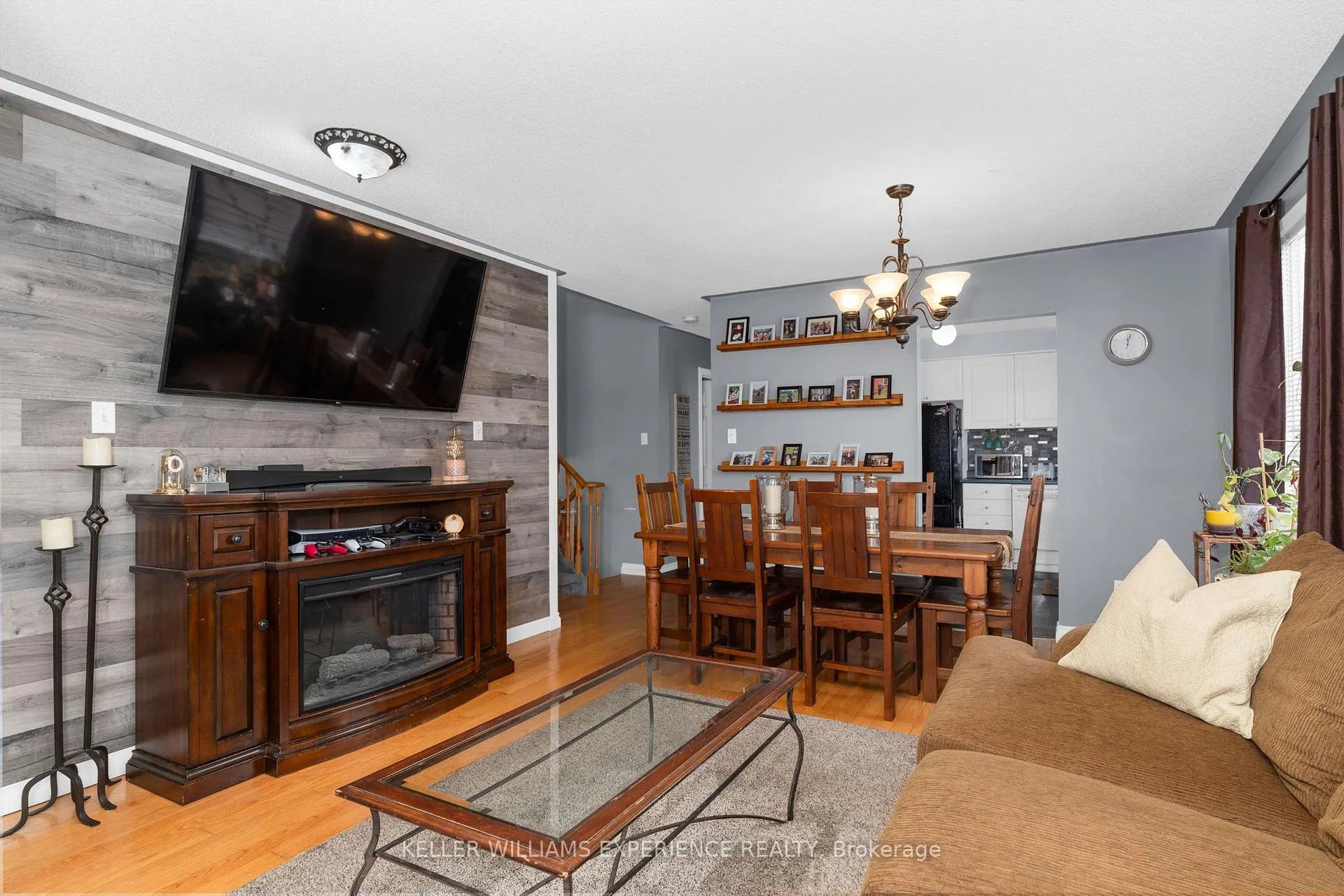 Photo 2 of 13 Kate Aitken Crescent, New Tecumseth, Beeton — HOMEH