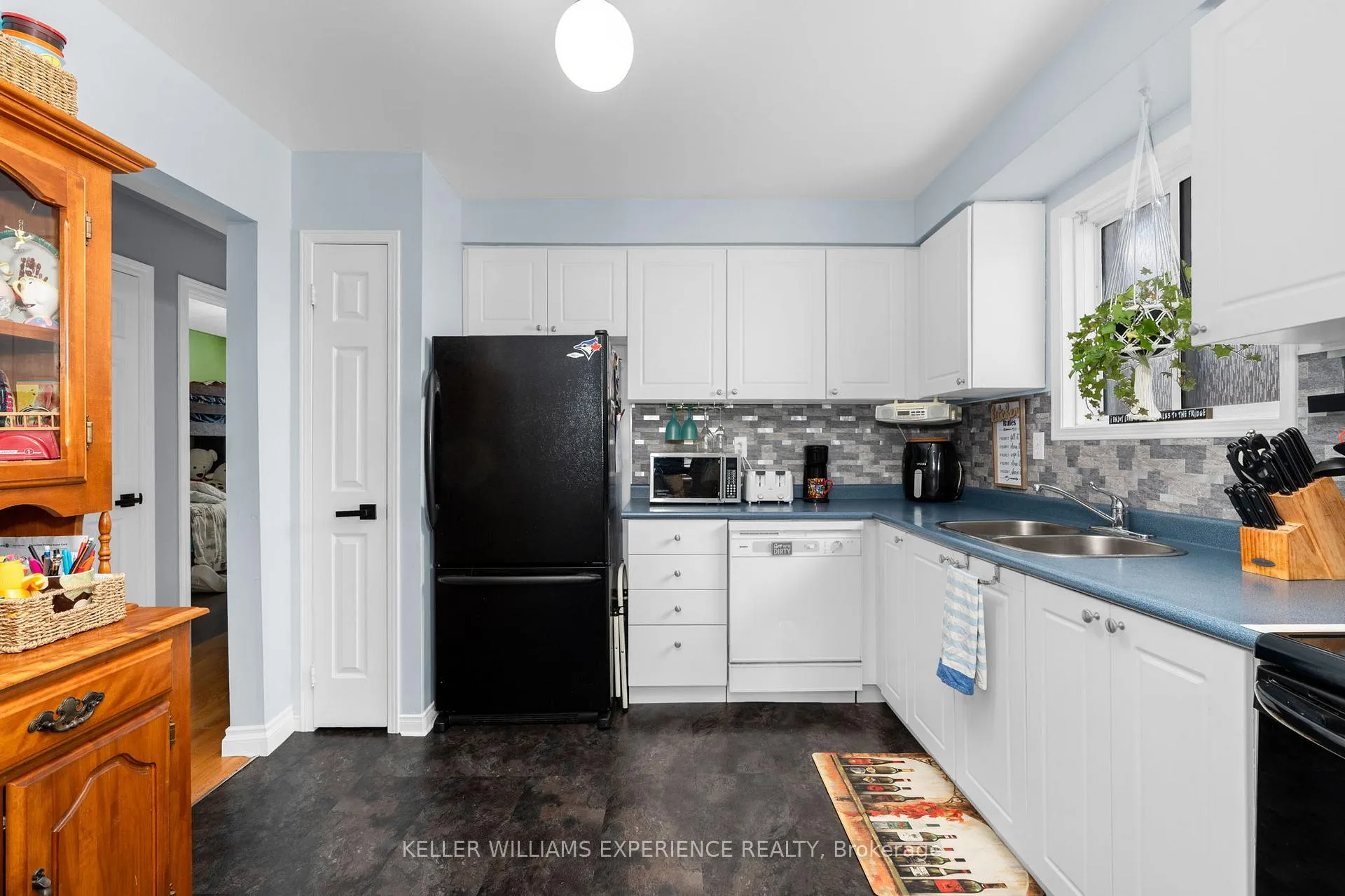 Photo 5 of 13 Kate Aitken Crescent, New Tecumseth, Beeton — HOMEH