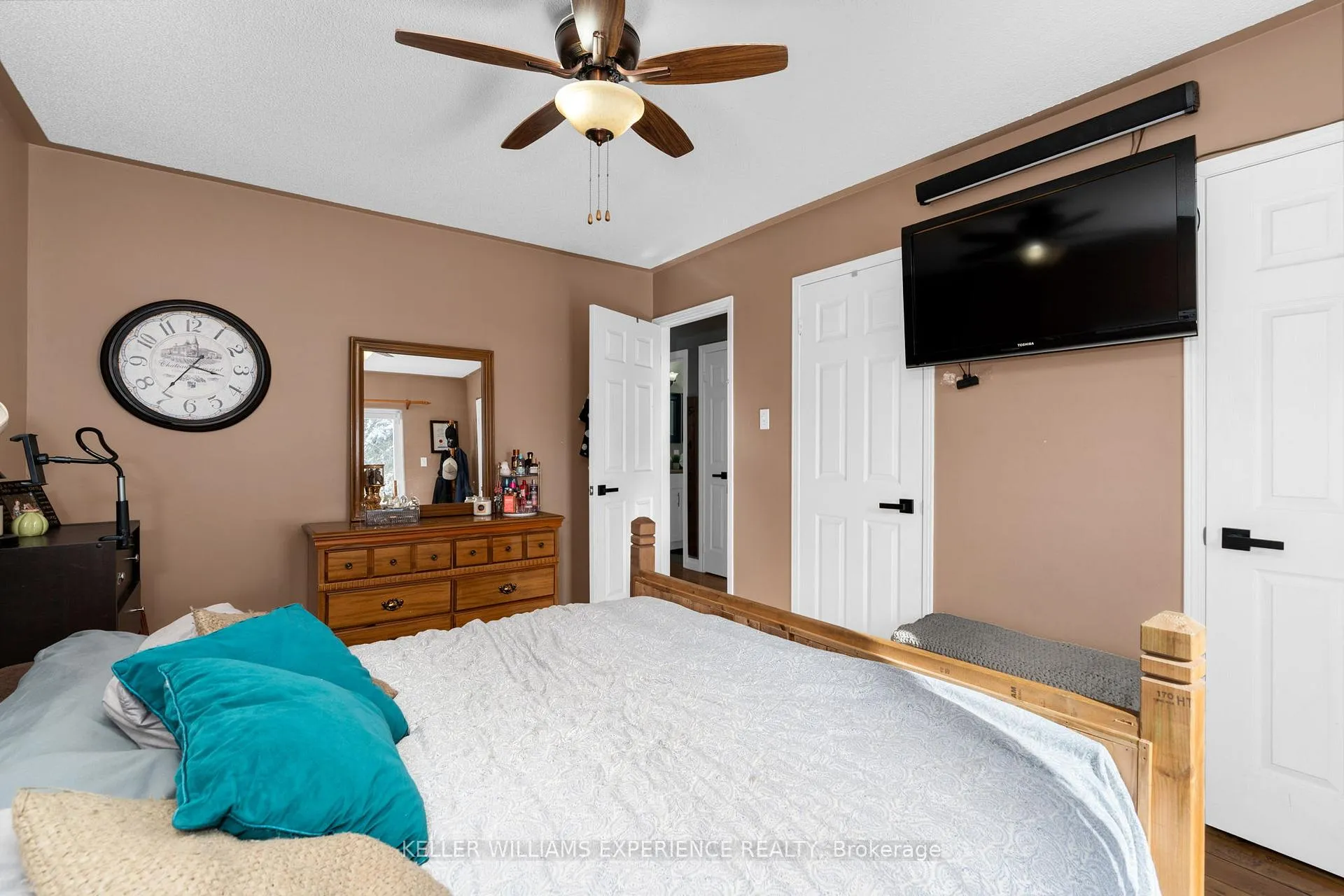 Photo 6 of 13 Kate Aitken Crescent, New Tecumseth, Beeton — HOMEH
