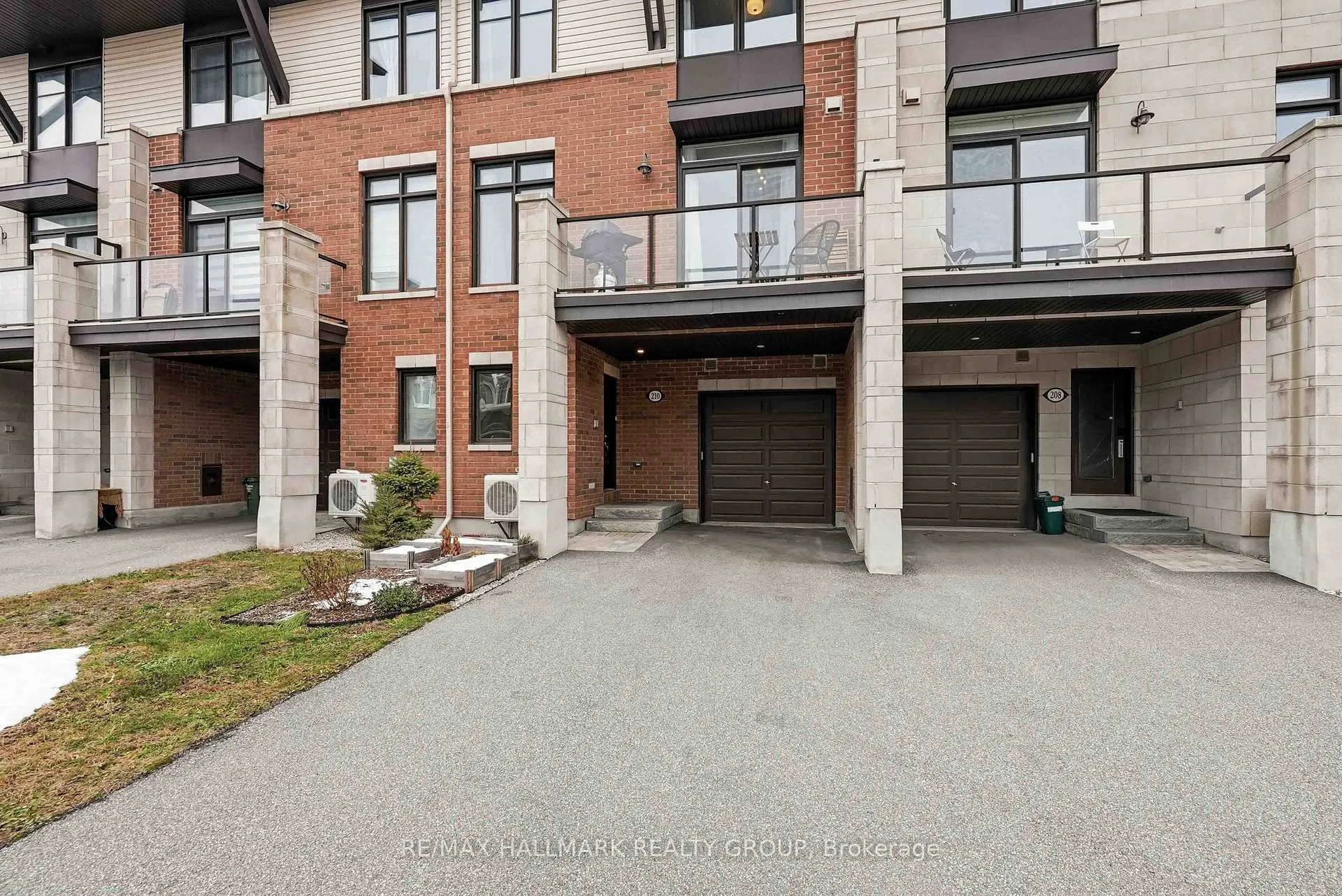 Photo 2 of 210 Hawkmere Way, Ottawa, Blossom Park/Kemp Park/Findlay Creek — HOMEH