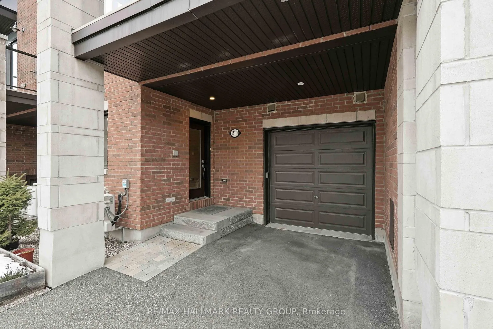 Photo 3 of 210 Hawkmere Way, Ottawa, Blossom Park/Kemp Park/Findlay Creek — HOMEH