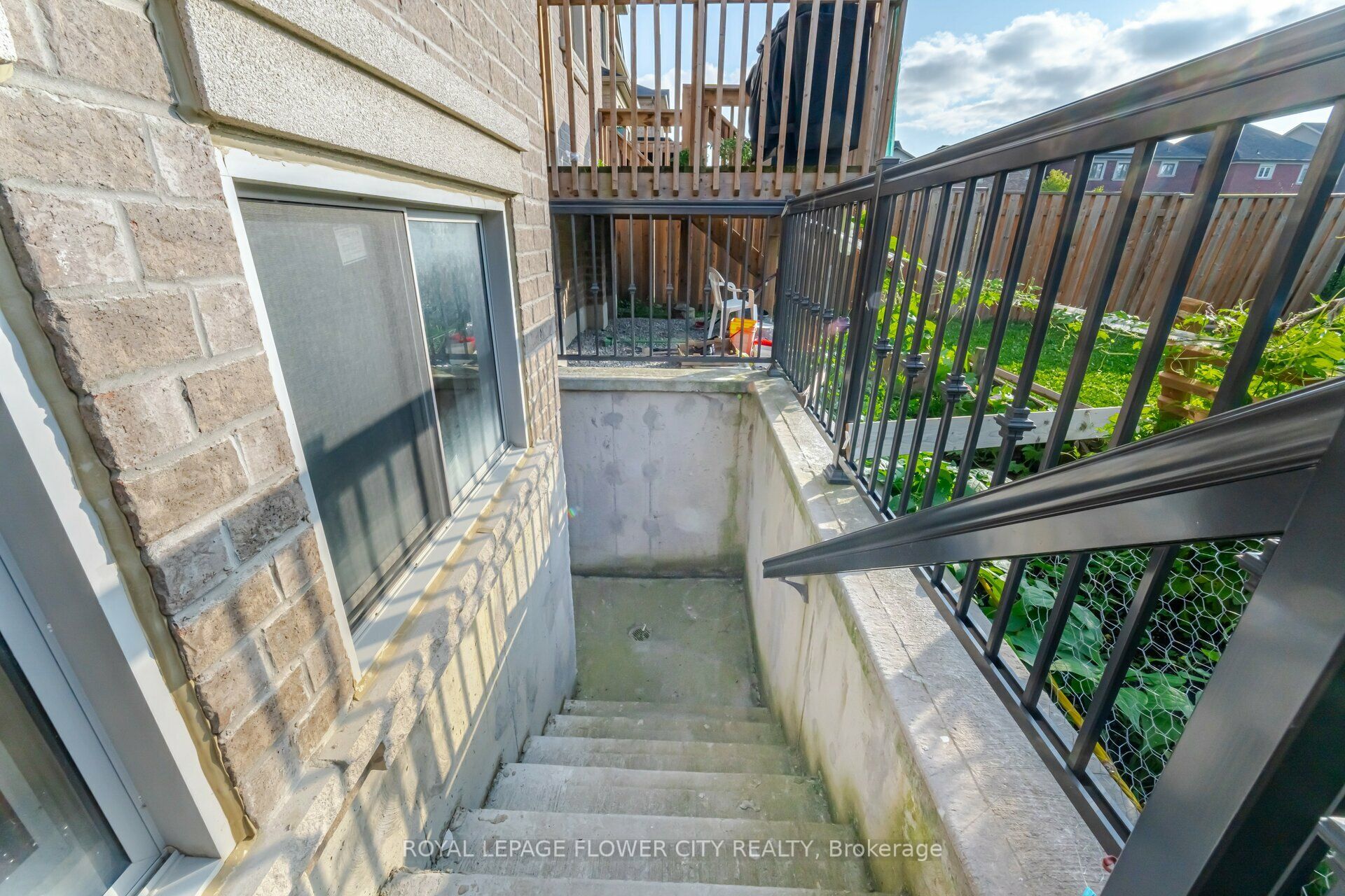 Photo 75 of 384 Remembrance Road, Brampton, Northwest Brampton — HOMEH
