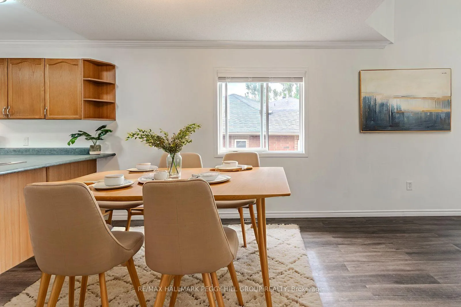 Photo 3 of 51 Golden Eagle Way, Barrie, Little Lake — HOMEH