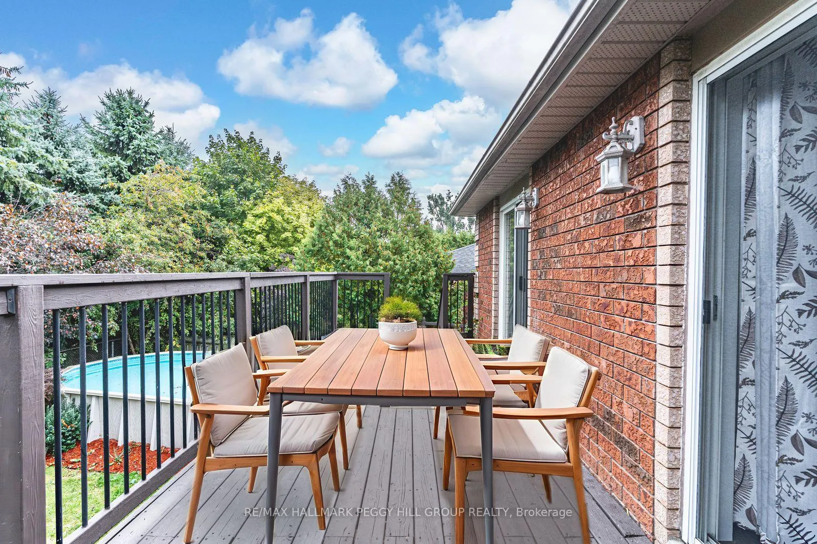 Photo 13 of 51 Golden Eagle Way, Barrie, Little Lake — HOMEH