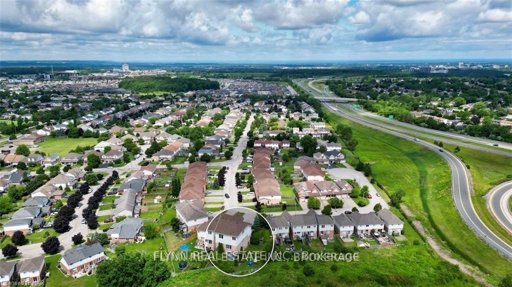 Photo 3 of 34 Natalie Court, Thorold, Confederation Heights — HOMEH