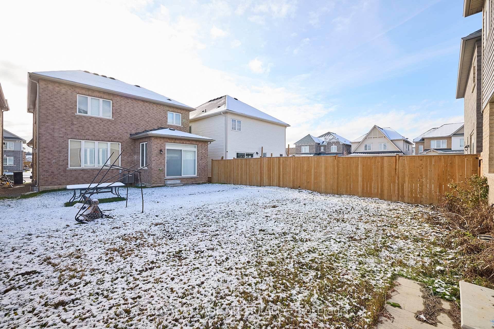 Photo 2 of 27 Beatty Avenue, Thorold, Hurricane/Merrittville — HOMEH