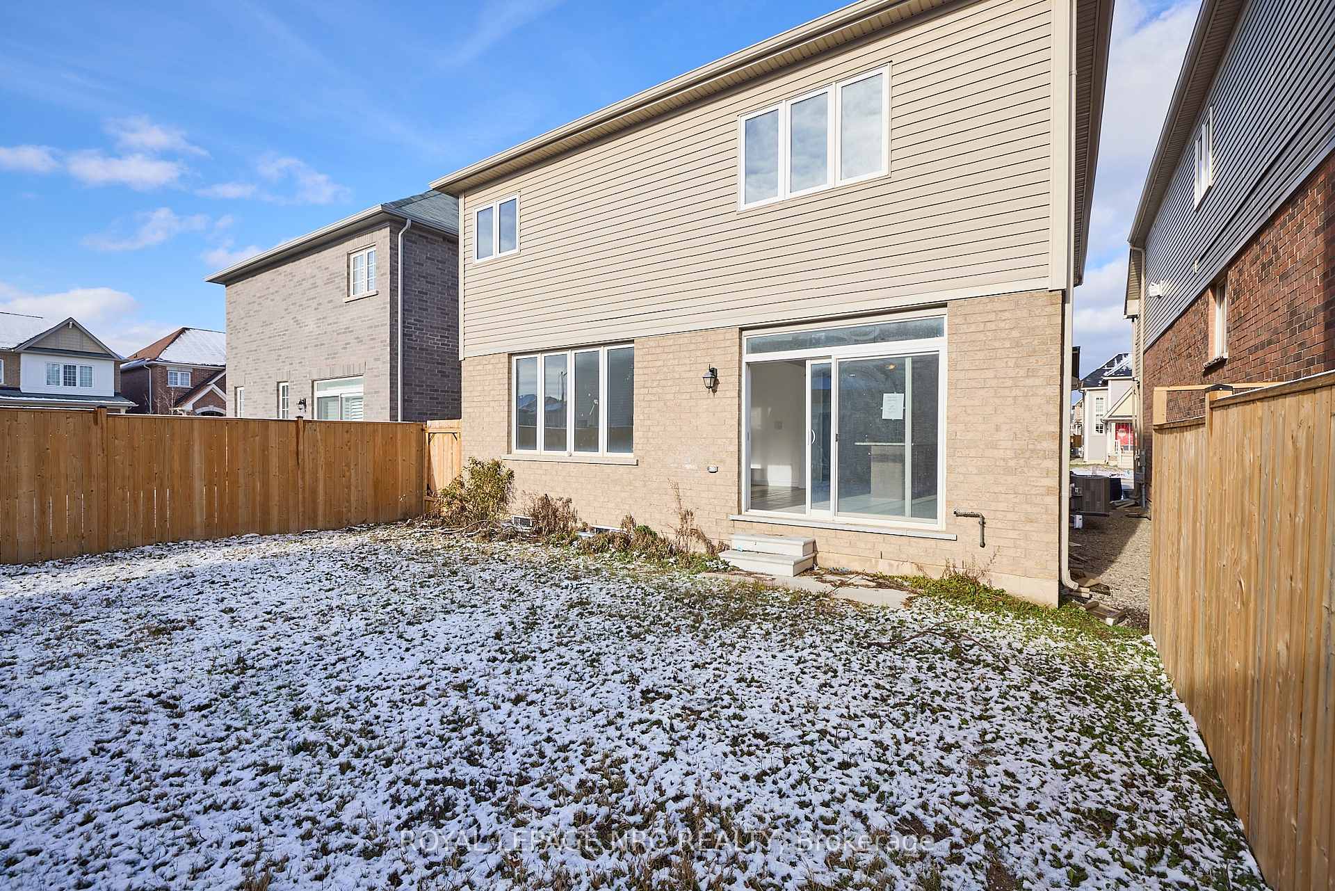 Photo 3 of 27 Beatty Avenue, Thorold, Hurricane/Merrittville — HOMEH