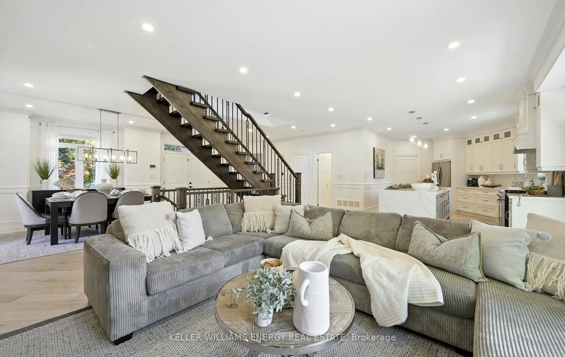 Photo 8 of 96 Kingsdale Drive, Oshawa, O'Neill — HOMEH