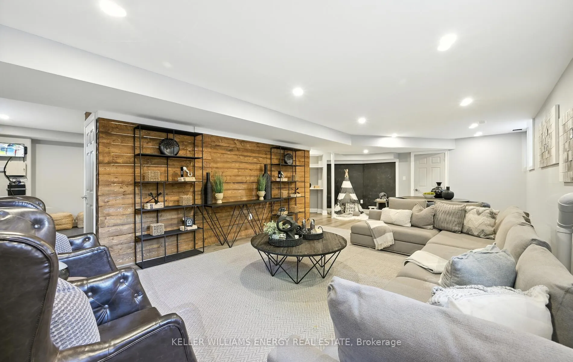 Photo 34 of 96 Kingsdale Drive, Oshawa, O'Neill — HOMEH
