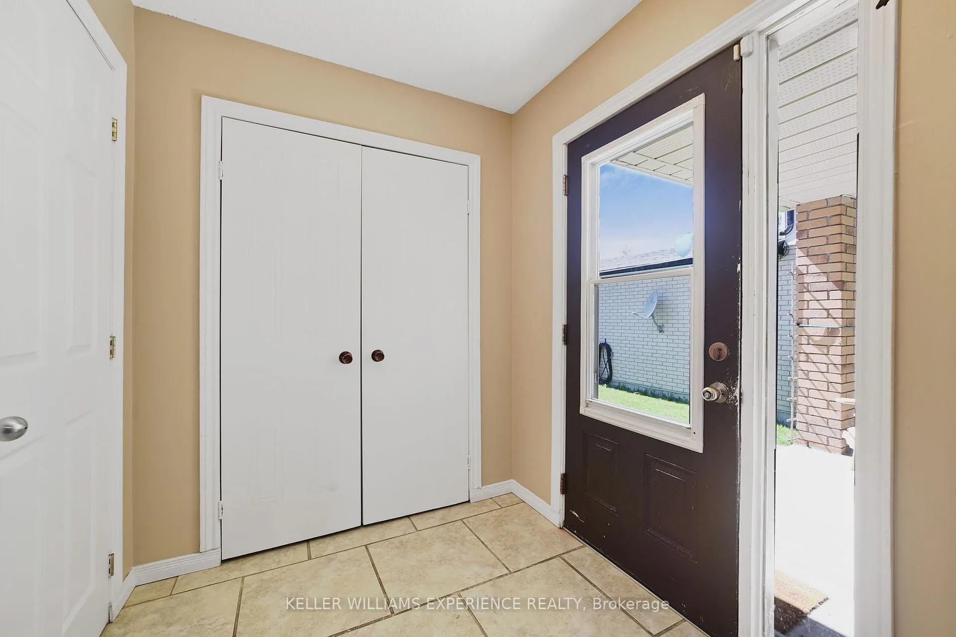 Photo 8 of 45 Garden Drive, Barrie, Allandale Heights — HOMEH