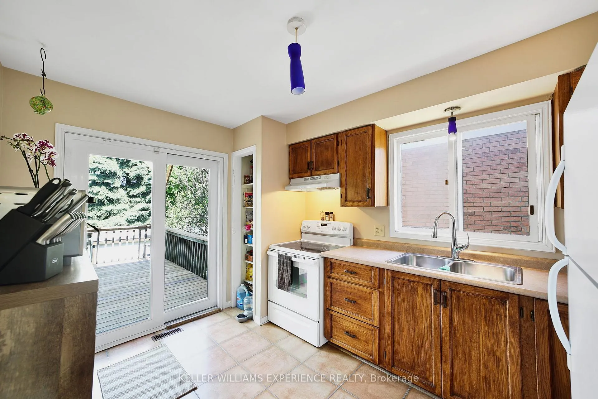Photo 13 of 45 Garden Drive, Barrie, Allandale Heights — HOMEH