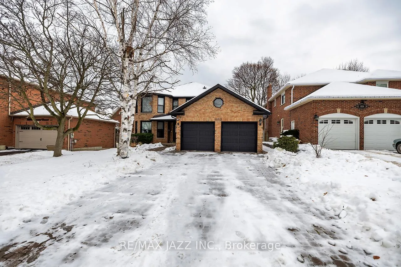 Photo 2 of 1002 Riverview Crescent, Pickering, Rougemount — HOMEH