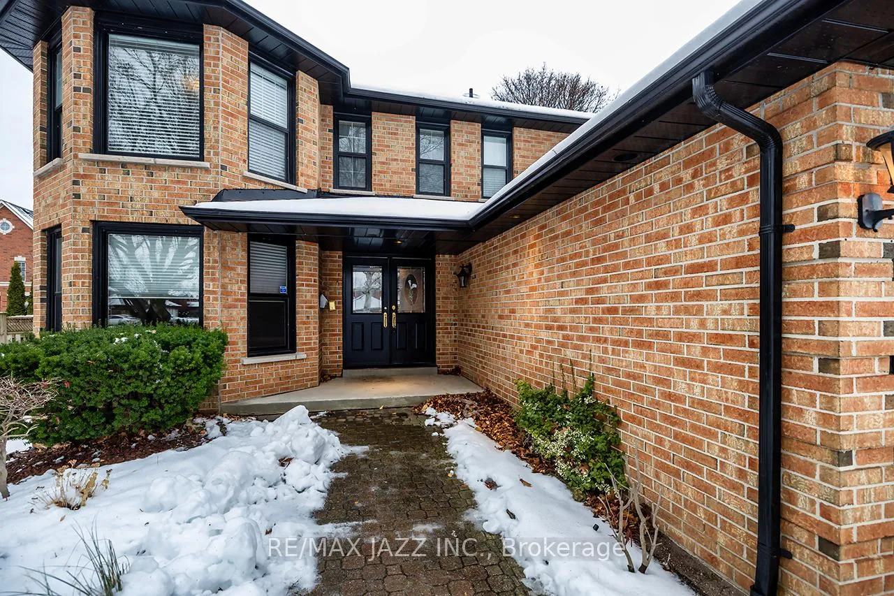 Photo 5 of 1002 Riverview Crescent, Pickering, Rougemount — HOMEH