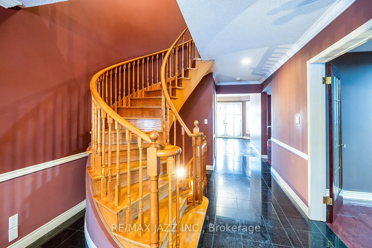 Photo 8 of 1002 Riverview Crescent, Pickering, Rougemount — HOMEH