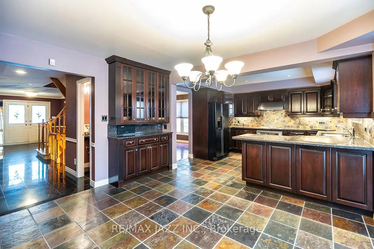 Photo 9 of 1002 Riverview Crescent, Pickering, Rougemount — HOMEH