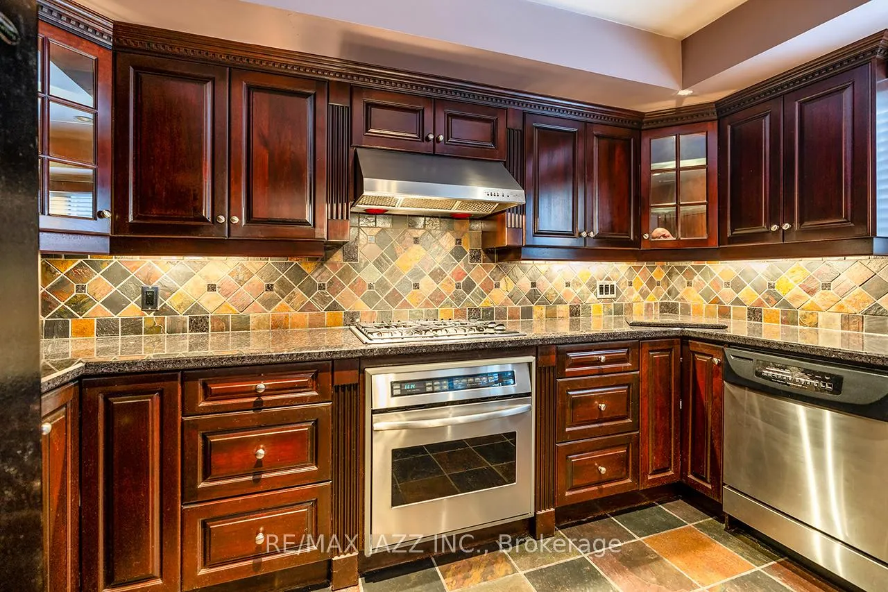 Photo 10 of 1002 Riverview Crescent, Pickering, Rougemount — HOMEH