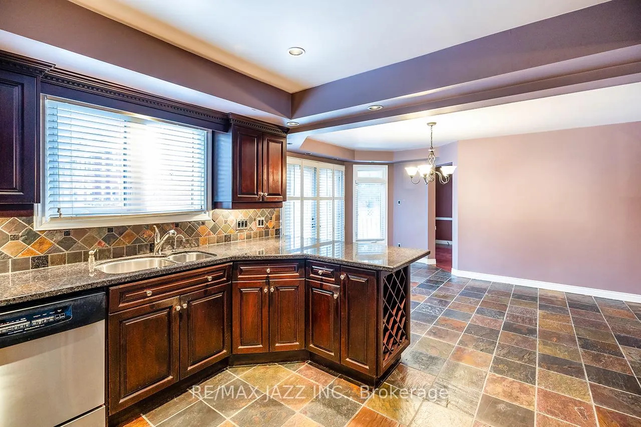 Photo 12 of 1002 Riverview Crescent, Pickering, Rougemount — HOMEH
