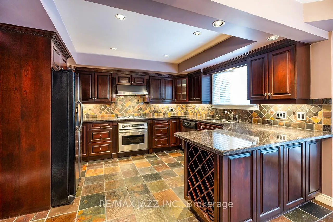 Photo 13 of 1002 Riverview Crescent, Pickering, Rougemount — HOMEH