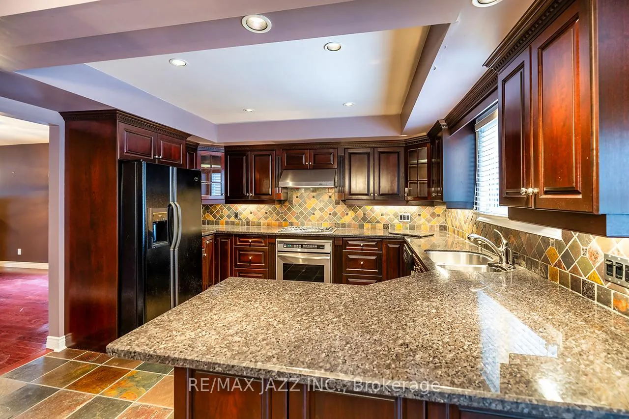 Photo 14 of 1002 Riverview Crescent, Pickering, Rougemount — HOMEH